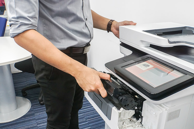 Southwest Copiers haciendo servicios de reparación de fotocopiadoras